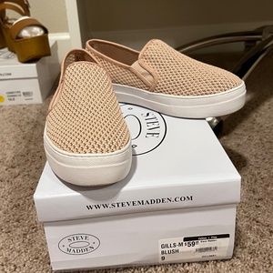 Steve Madden Gills-M Sneaker in Blush Size 9